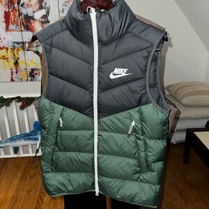 Nike Vest
Green/Black
Size Smalll